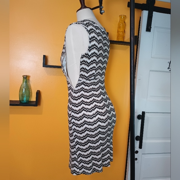Ann Taylor Loft Petite White and Tan Black Striped Sleeveless Dress Size 0P - Picture 7 of 9